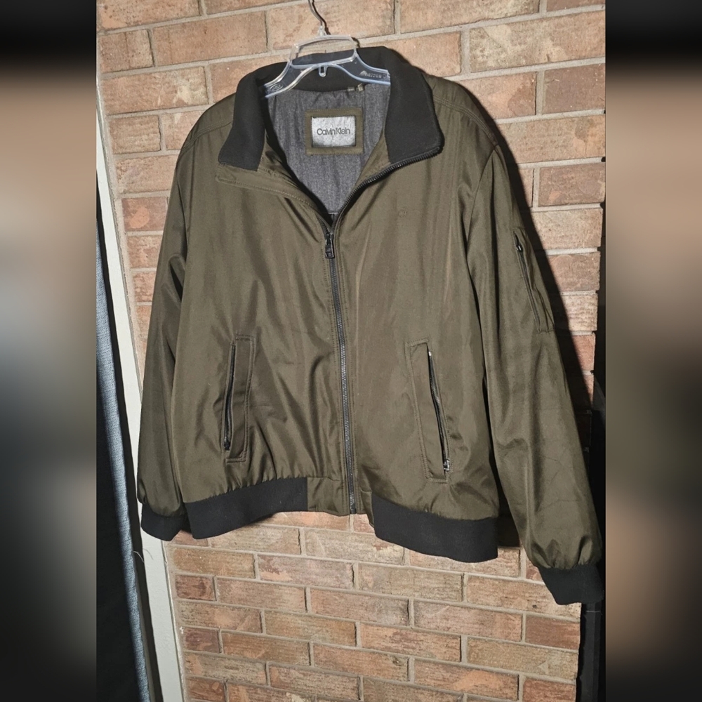Calvin Klein Men’s Bomber Jacket Size XXL– Olive Green Zip-Up, Classic Fit